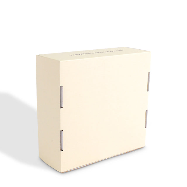 Plain corrugated mailer box with side handle cutouts